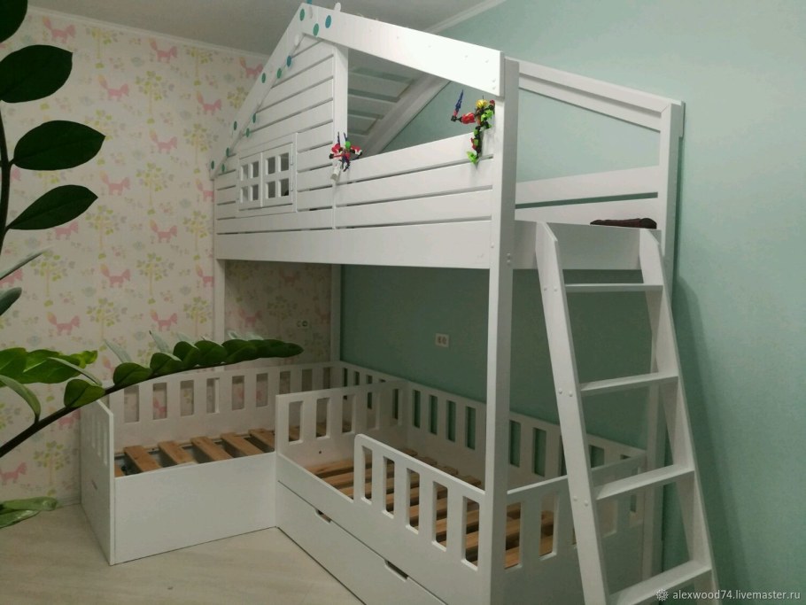 Кровать для троих детей