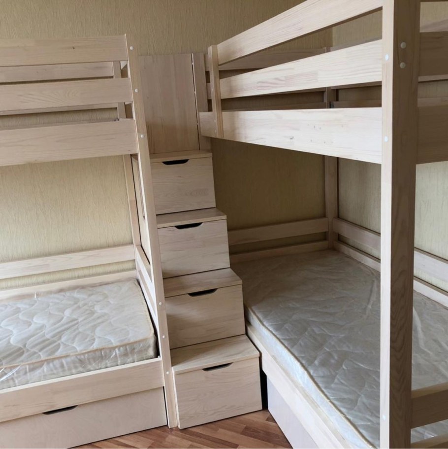 Двухъярусная кровать для четверых