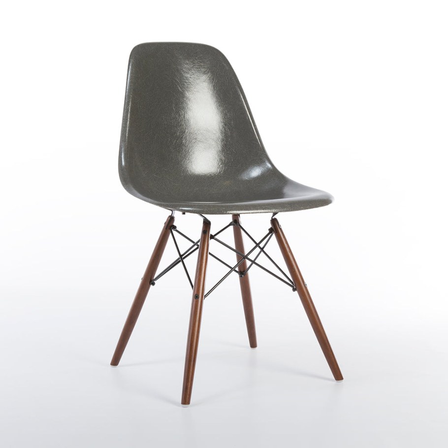 Стул Eames DSW Leather черный