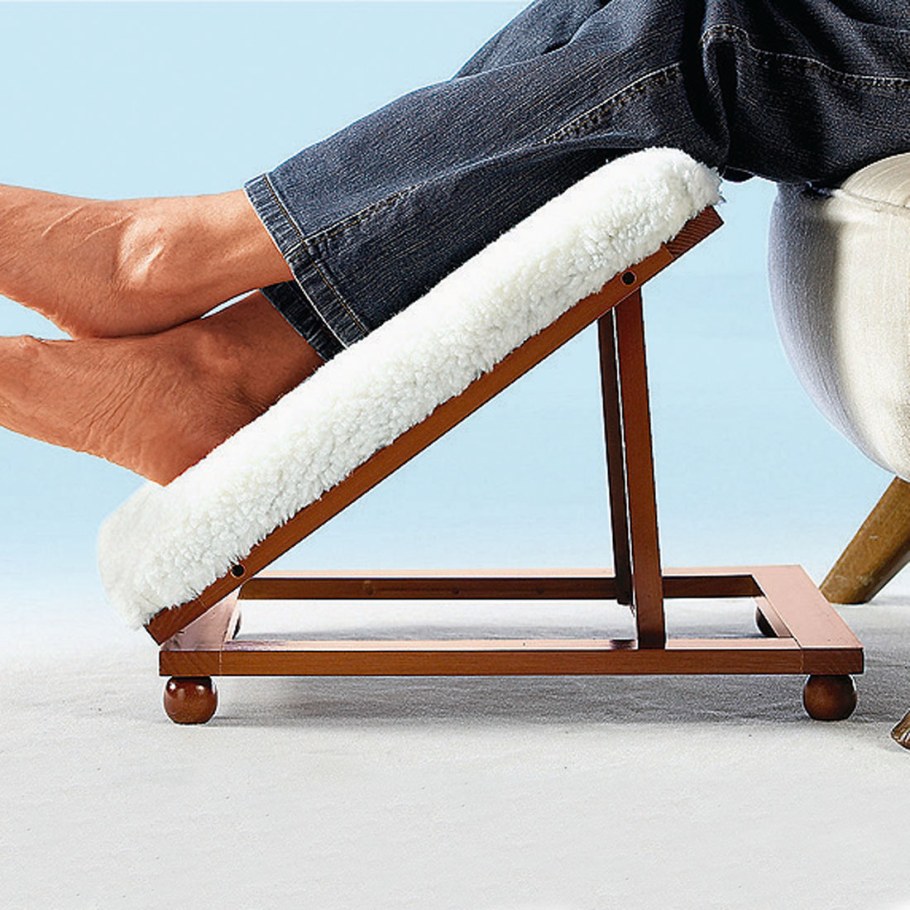 Подставка для ног из дерева