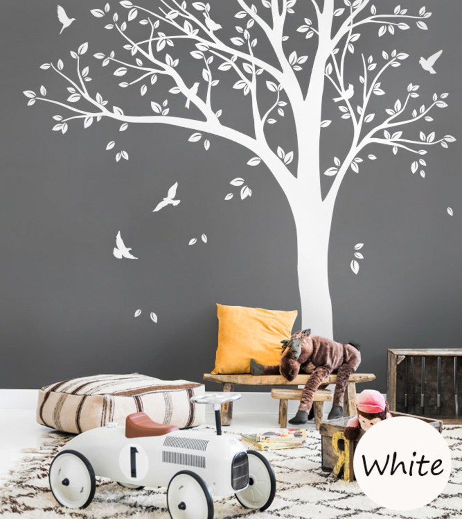 Дерево на стене