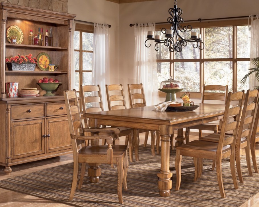 Столовая в деревянном стиле