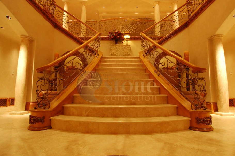 Каменная лестница в доме