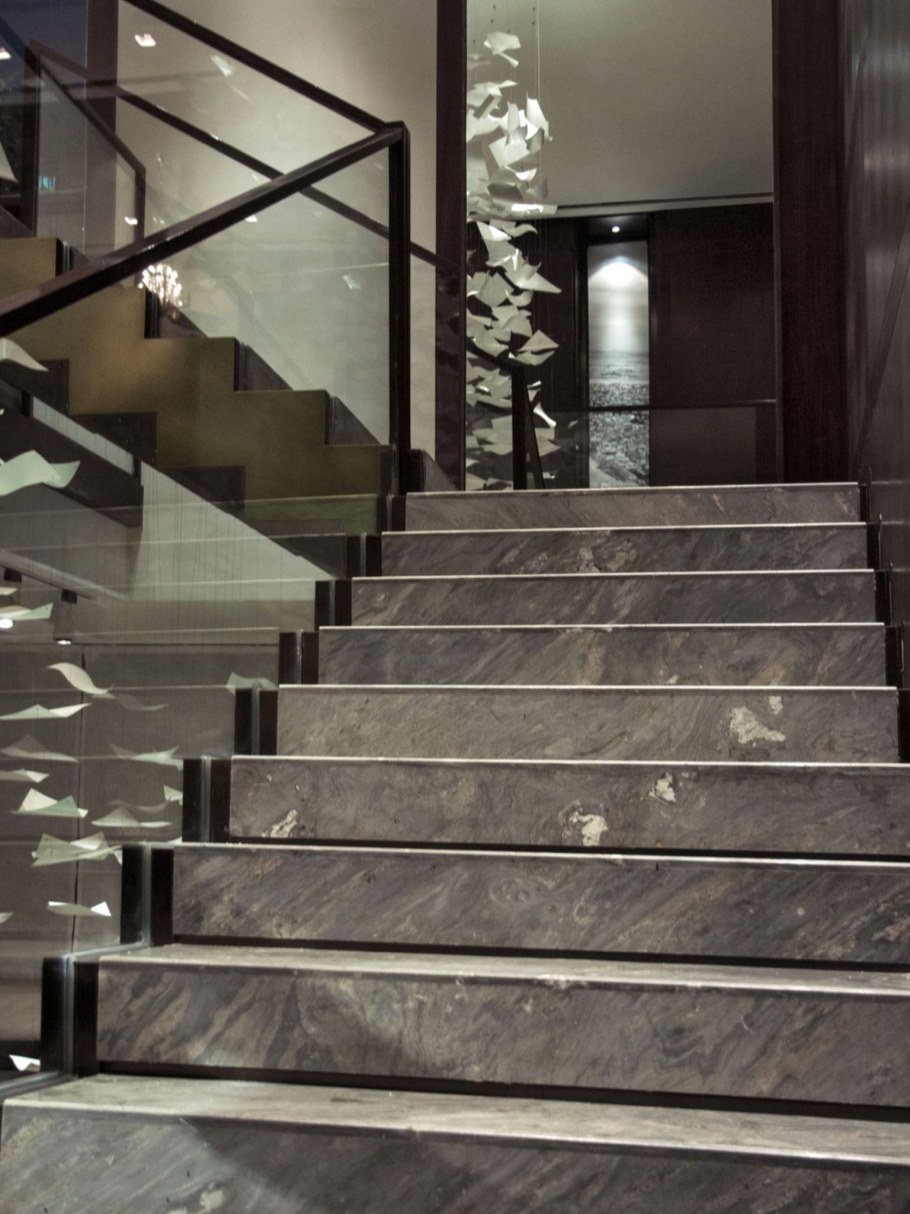 Лестница из мрамора