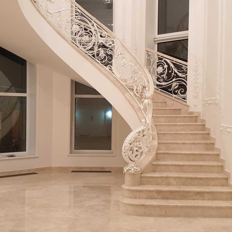 Мраморная лестница