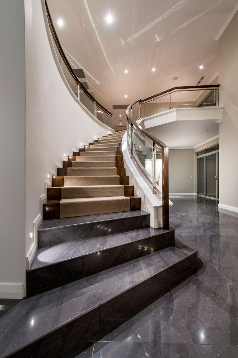 Мраморная лестница РГБ