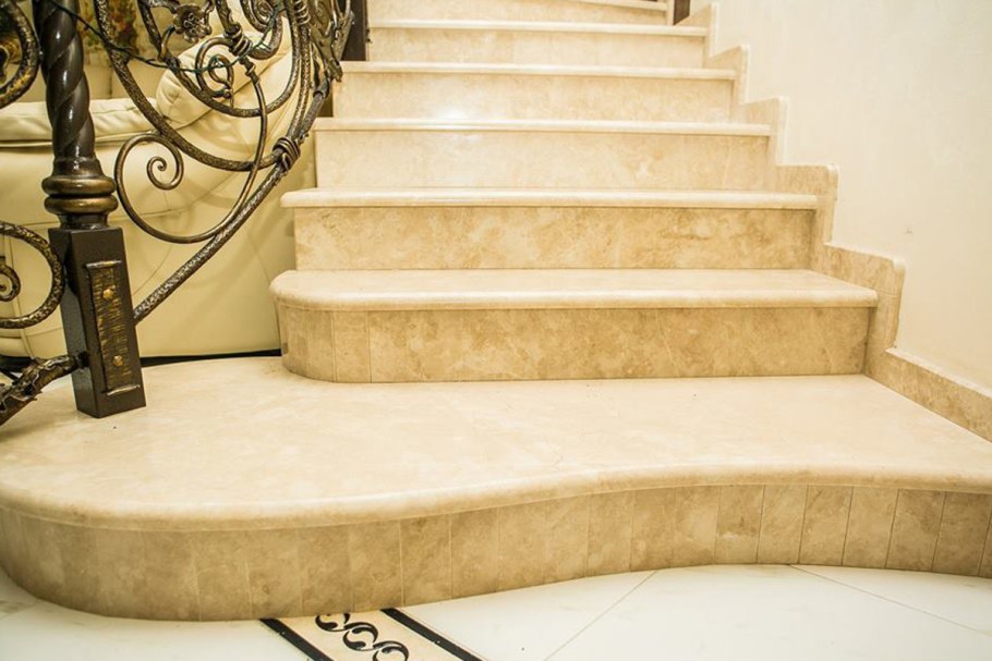 Ступени из мрамора