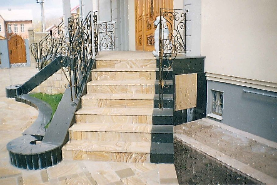 Наружная мраморная лестница