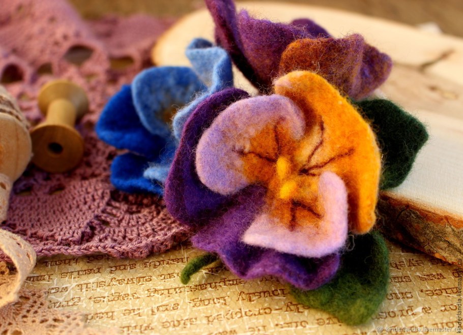 Брошь из Войлока