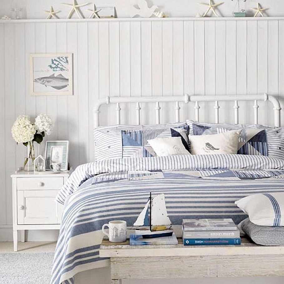Интерьер спальни в морском стиле