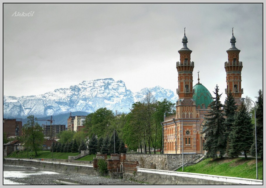 Суннитская мечеть во Владикавказе столовая гора