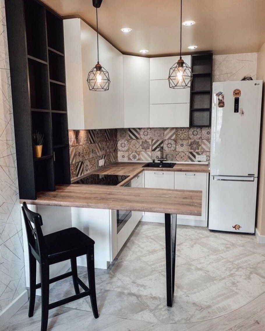 Белая кухня с серой столешницей