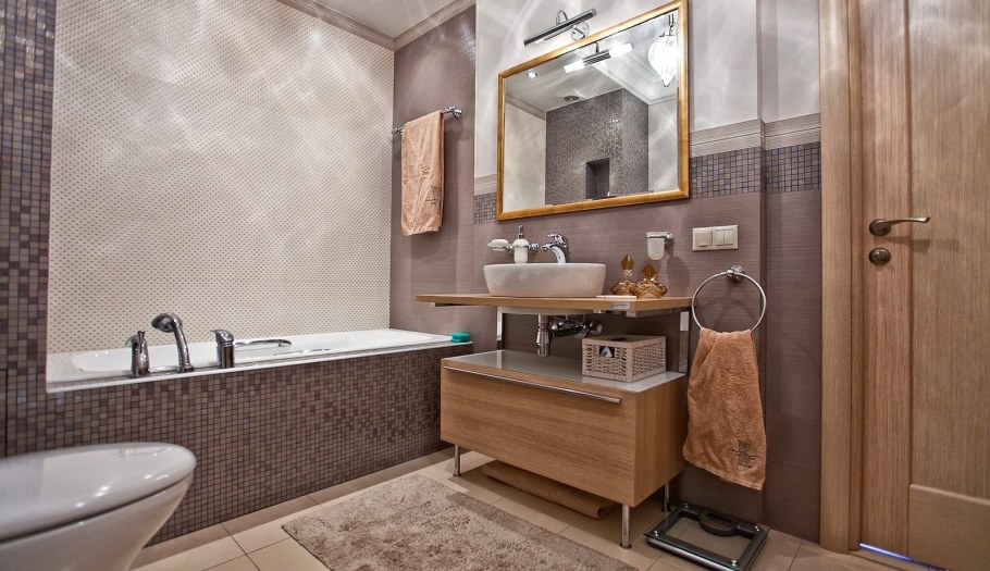 Ванна в коричнево бежевых тонах