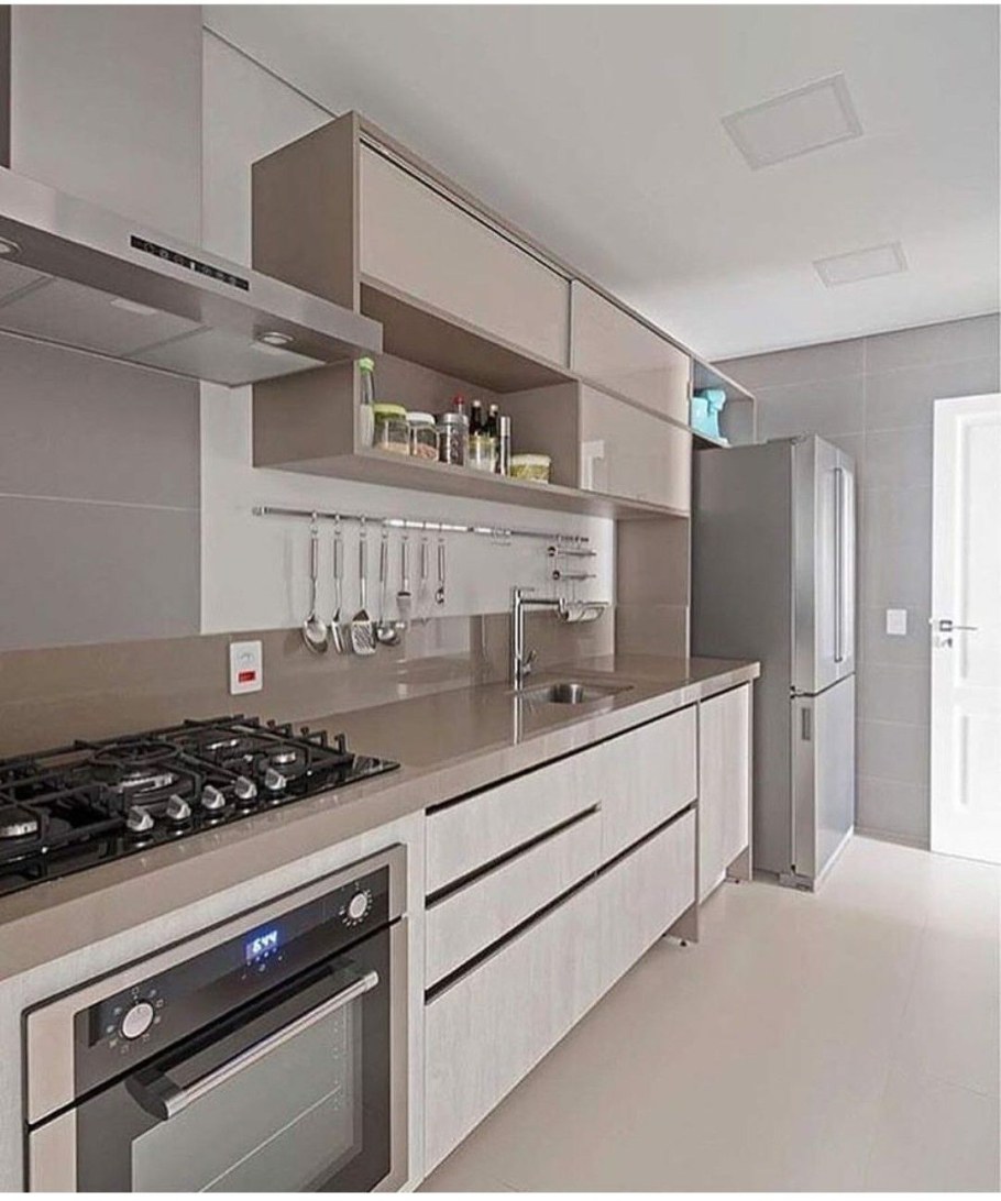 Цвет капучино в интерьере кухни