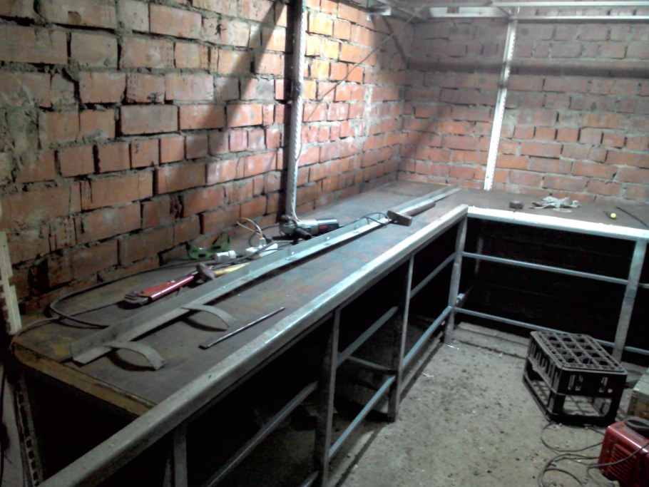 Верстак для гаража из металла