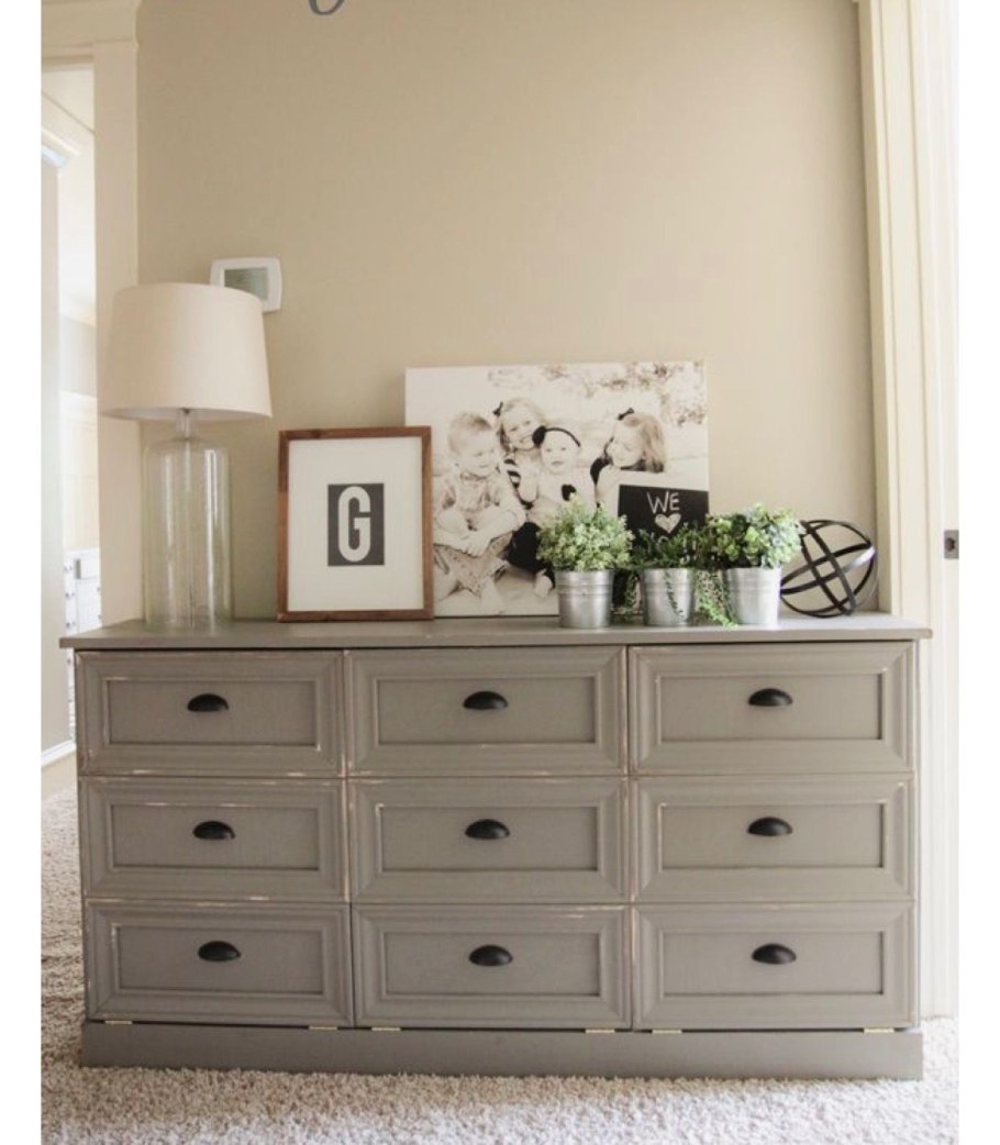 Декор над комодом