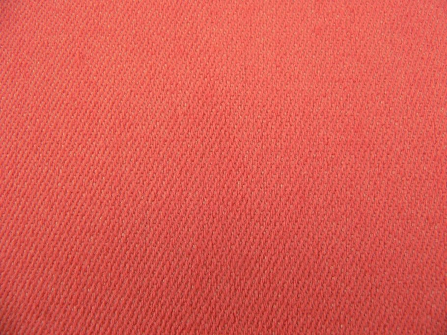 Ткань кораллового цвета