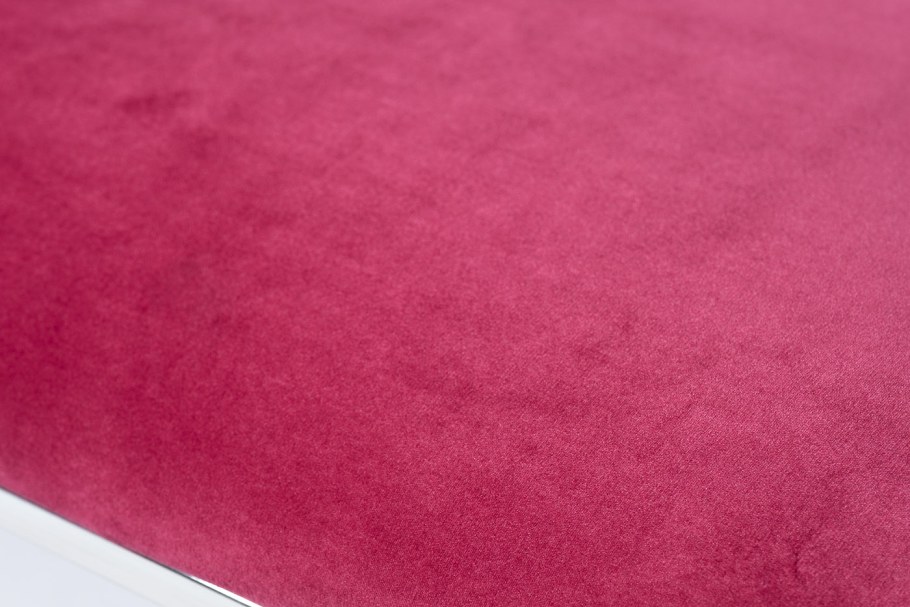 Розовая велюровая обивка