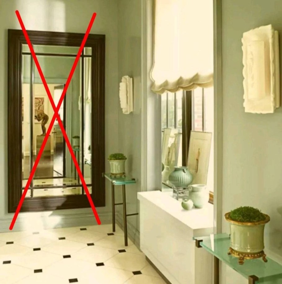 Инсталляция напротив входной двери