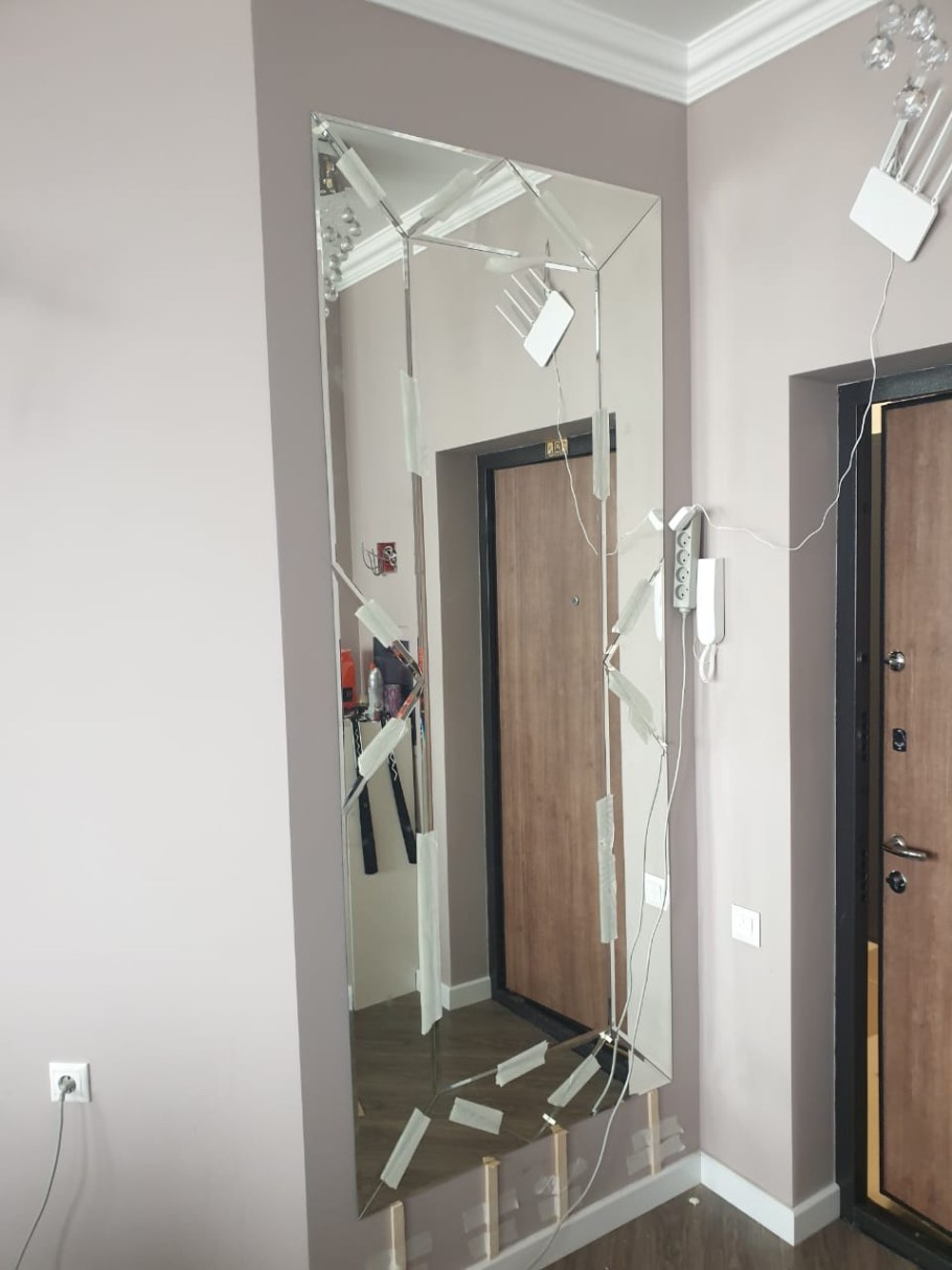 Зеркало на стену в прихожую