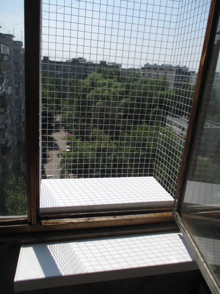 Антикошка на раздвижные окна балкона