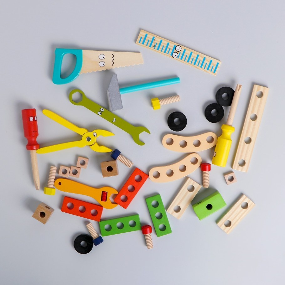Деревянный конструктор "набор инструментов" s s Toys