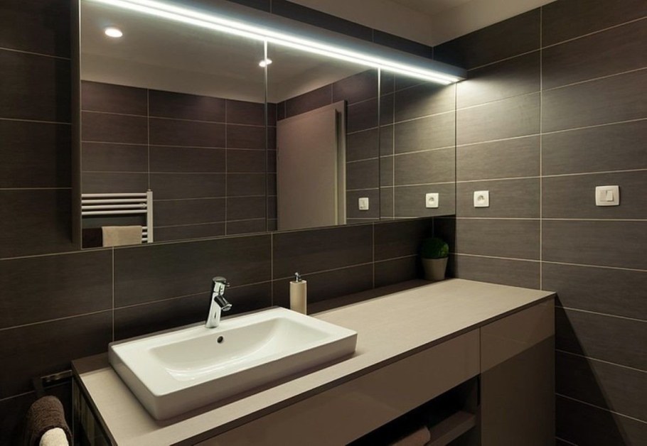 Темная плитка в ванной