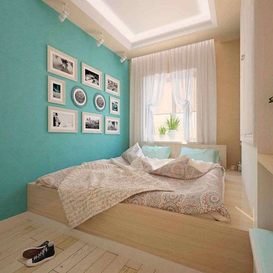 Фиолетовые шторы в интерьере спальни