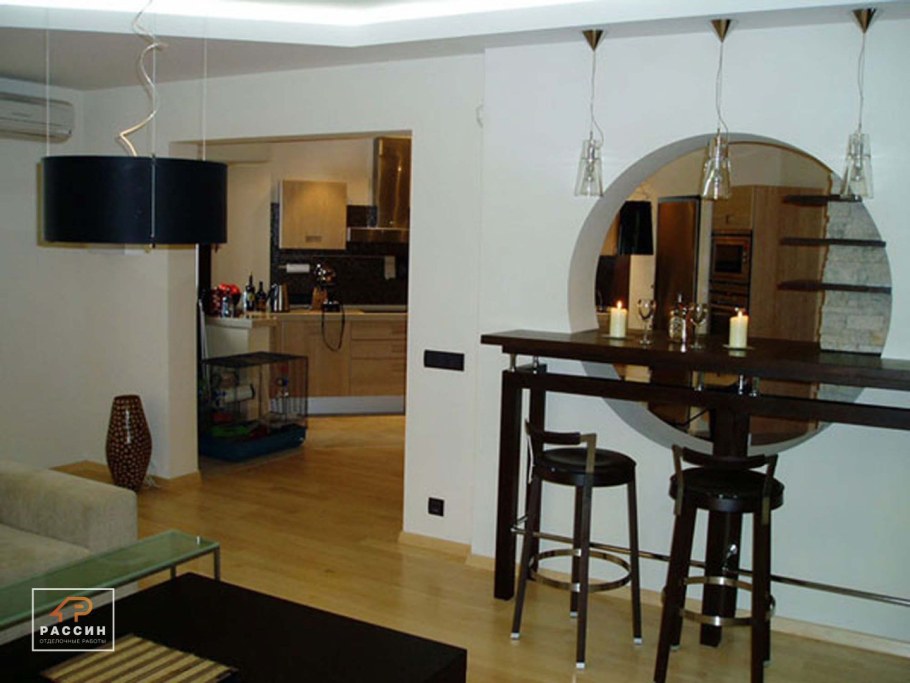 Гостиная с кухней и барной стойкой сталинка