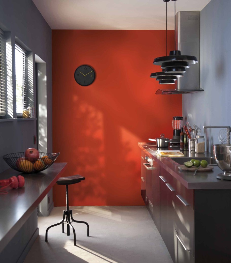 Красные стены на кухне