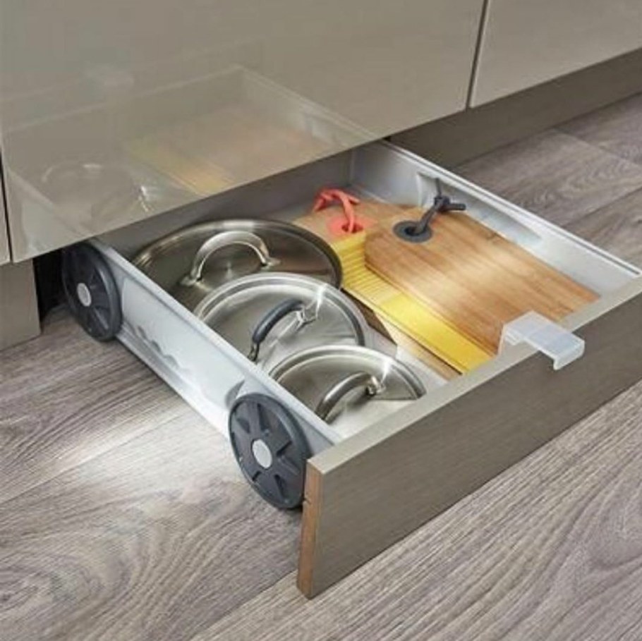 выкатной ящик для кухни на колесиках