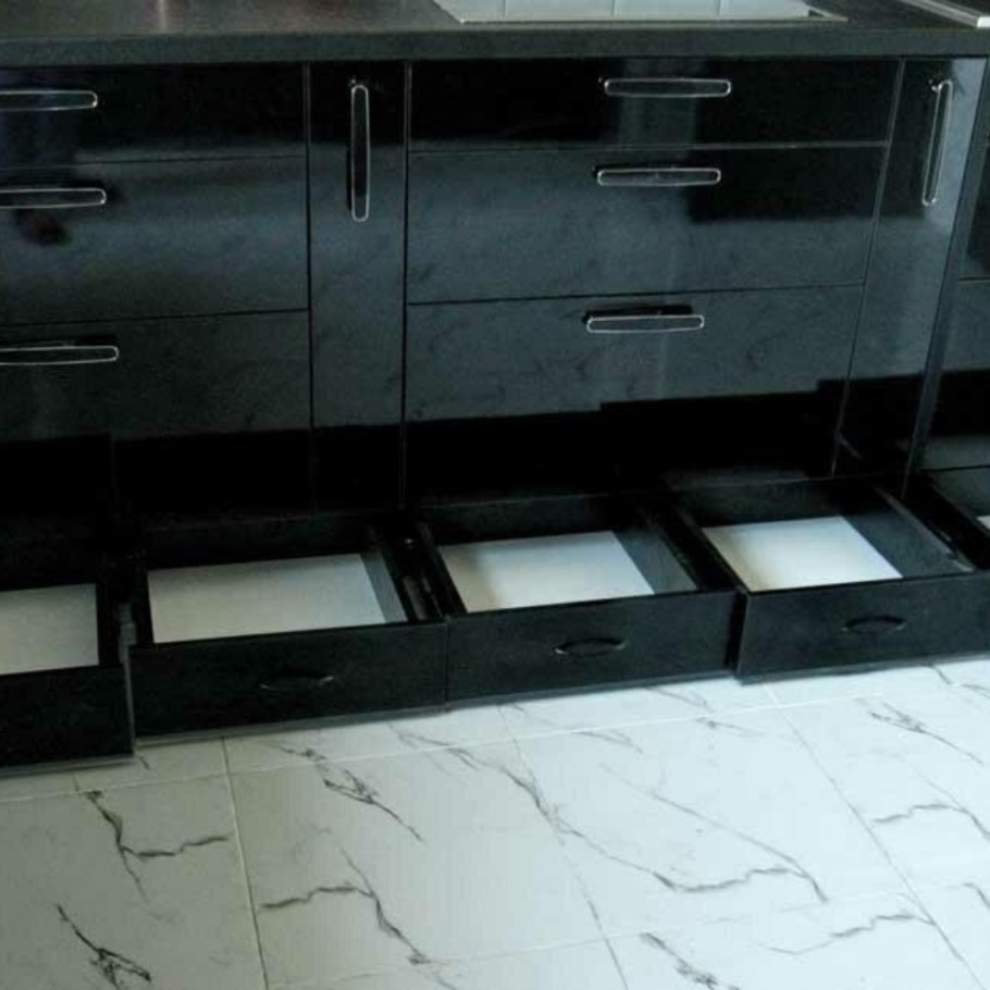 Ящики в цоколе кухонного гарнитура