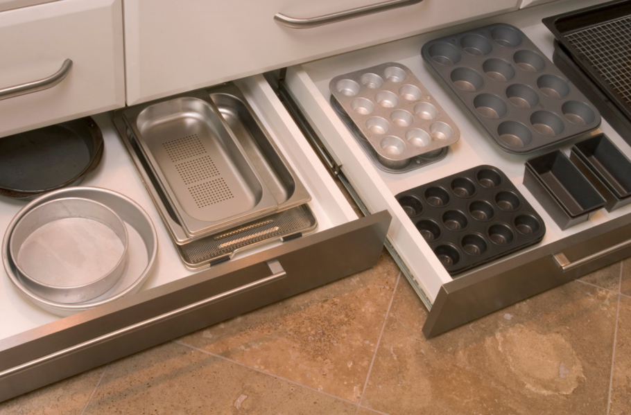 Цокольный ящик для кухни