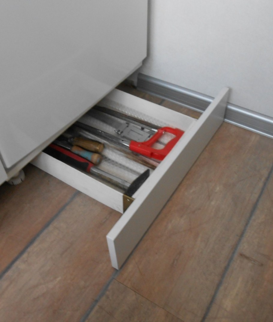 Ящики в цоколе кухни икеа
