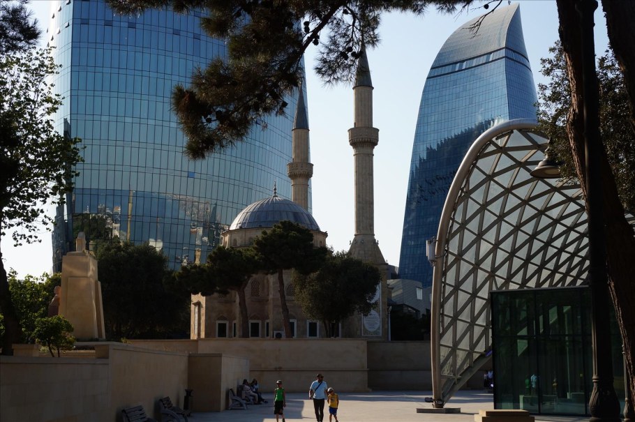 Баку в образе человека