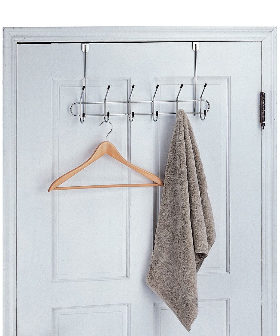Крючки для вещей за дверью