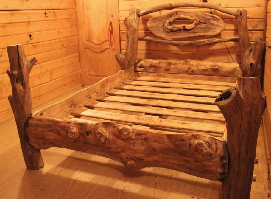 Кровать из кругляка