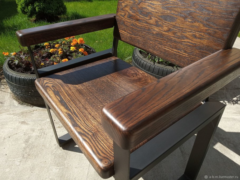 Массивные кресла из дерева