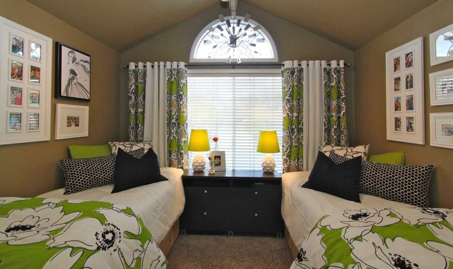 Комната с двумя кроватями для подростков