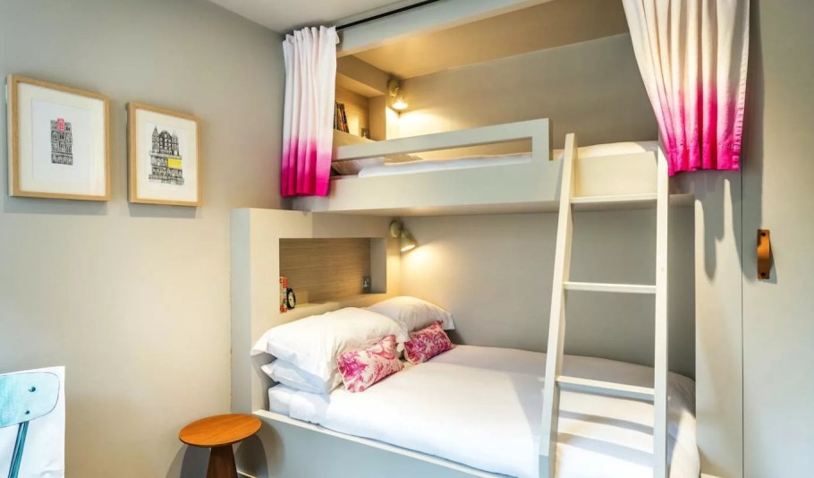 Спальня с двухэтажной кроватью