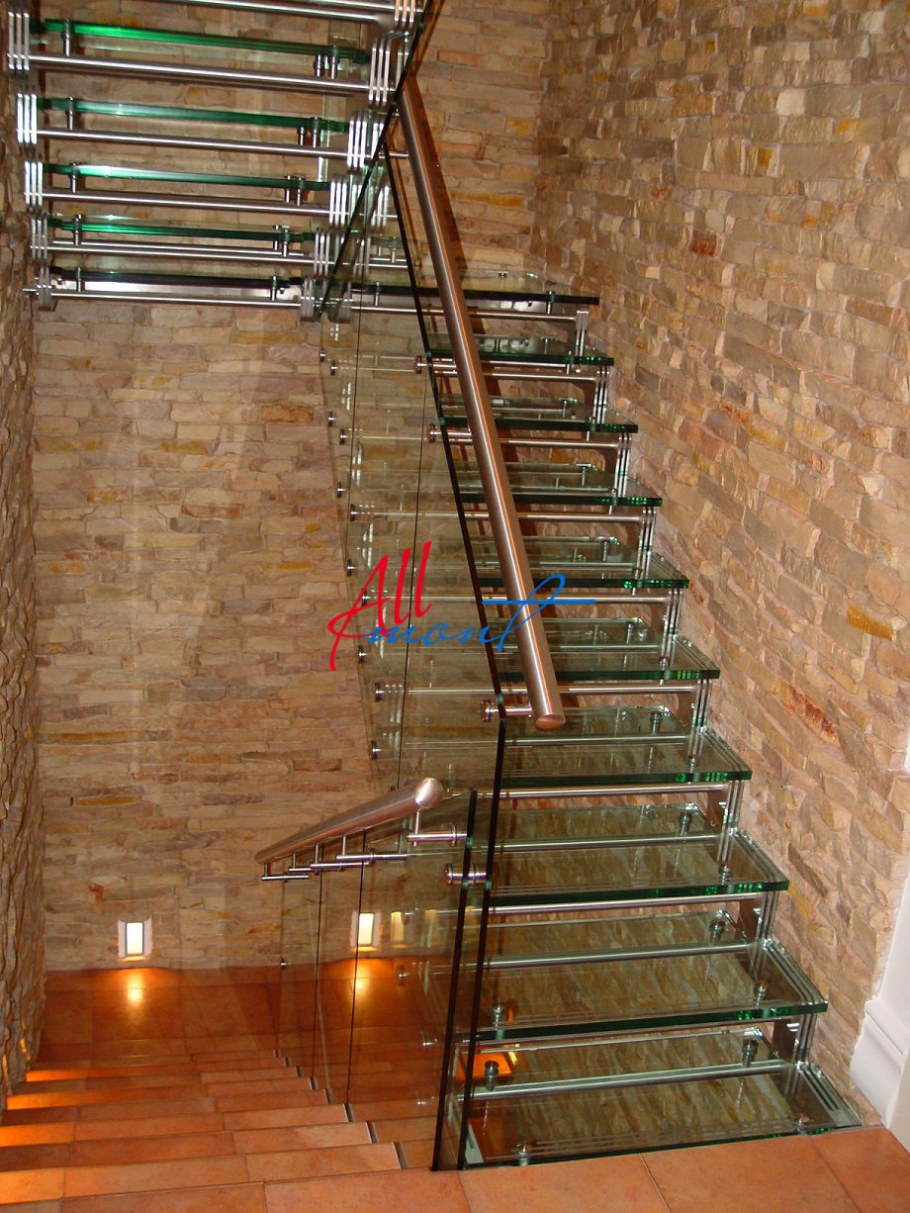 Лестница из стекла