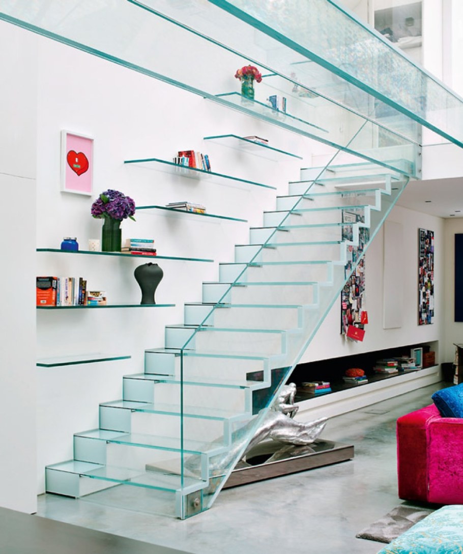 Стеклянная лестница в доме