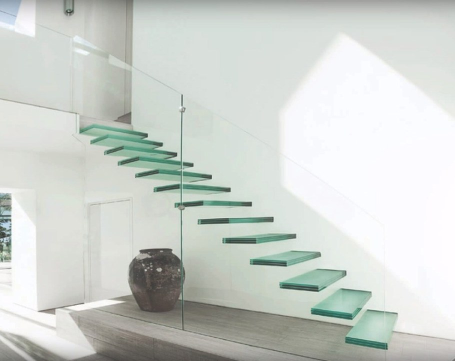 Консольная стеклянная лестница
