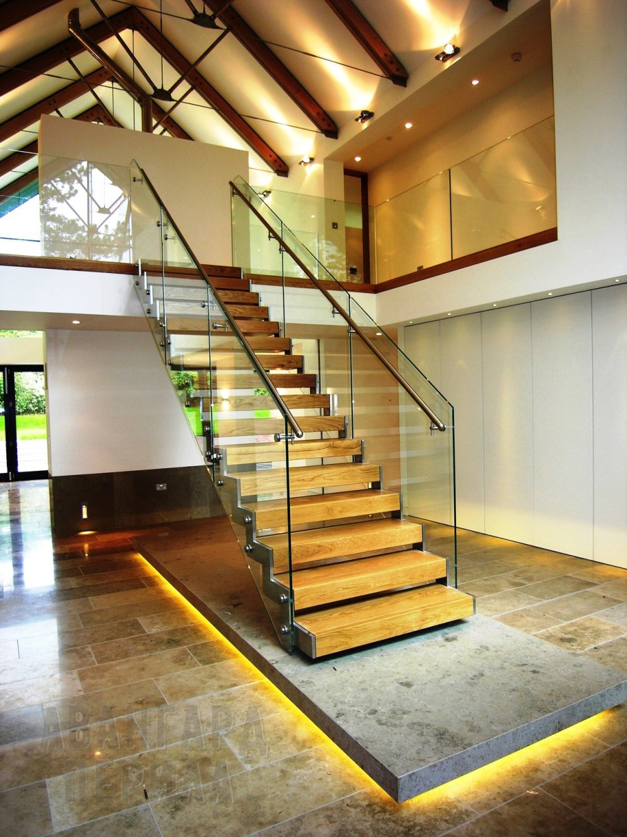 Цельностеклянные лестницы