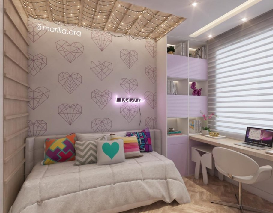 Квадратная спальня для девочки