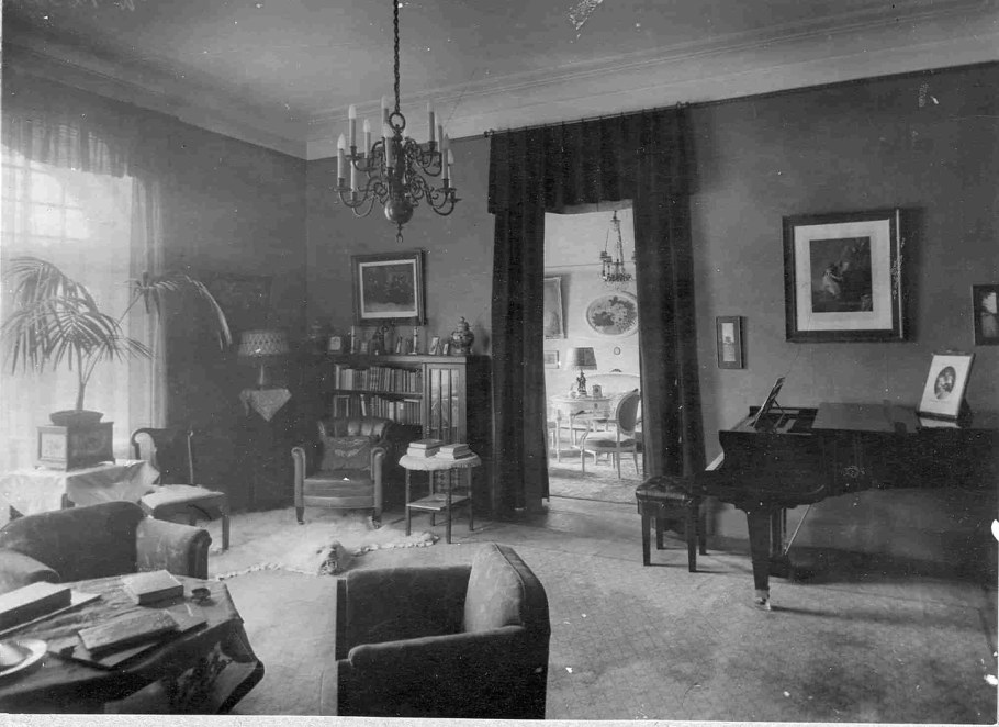 Довоенный интерьер