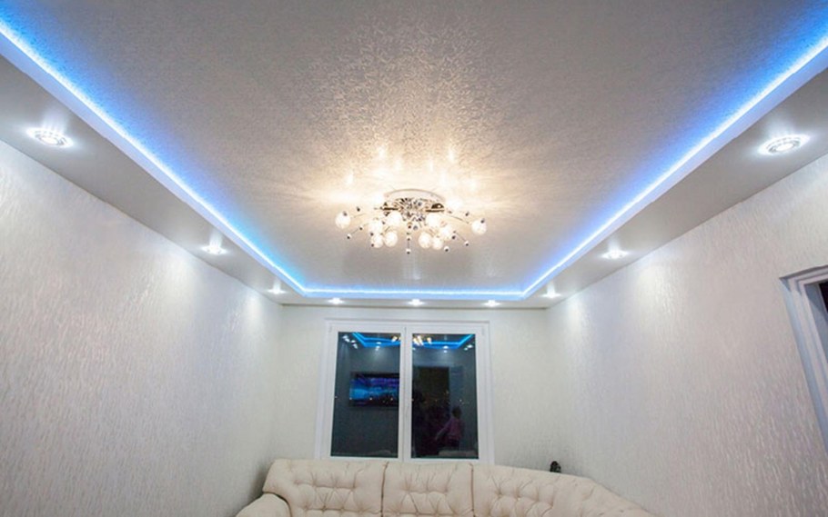 Натяжной потолок с подсветкой