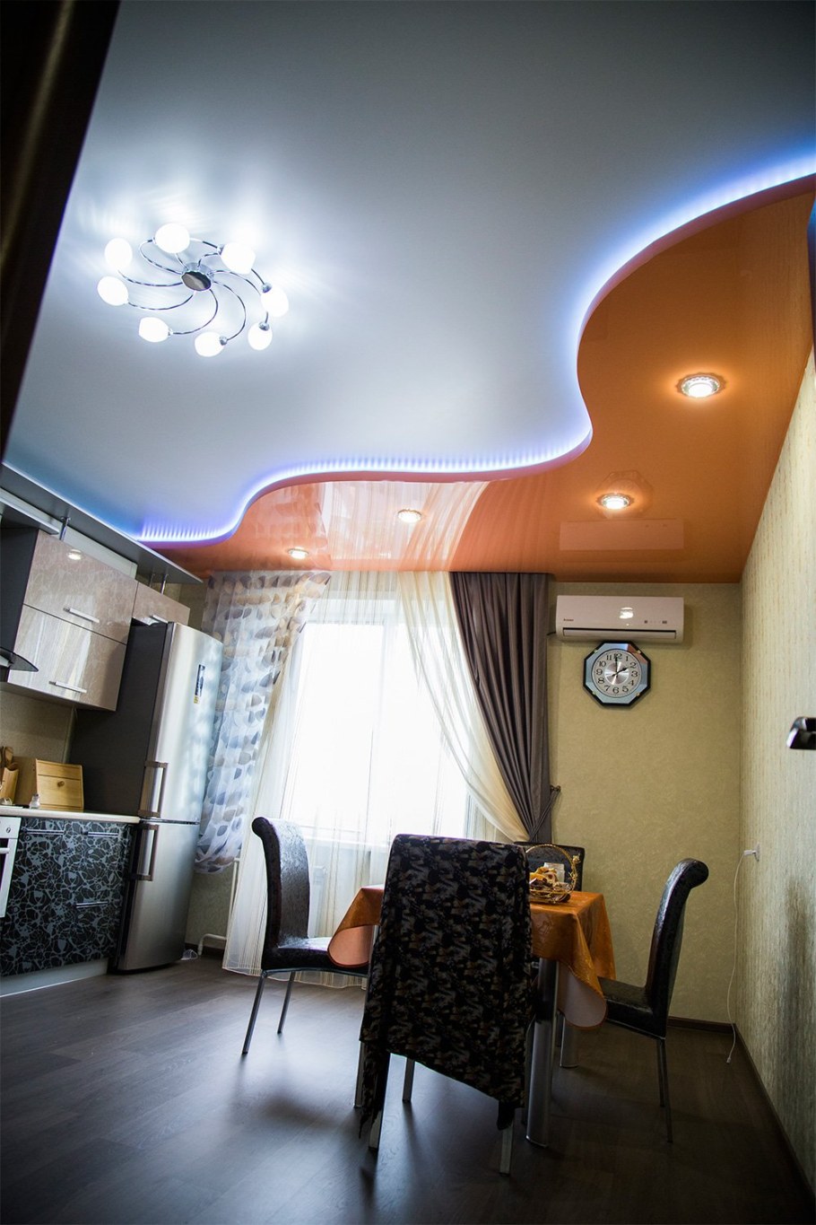 Двухуровневый потолок