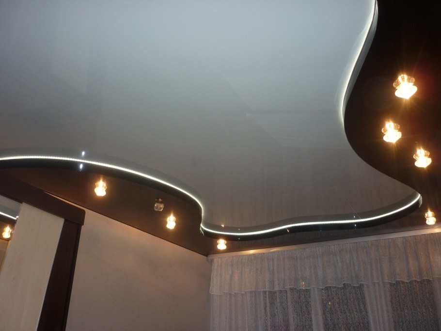 Двухуровневый потолок