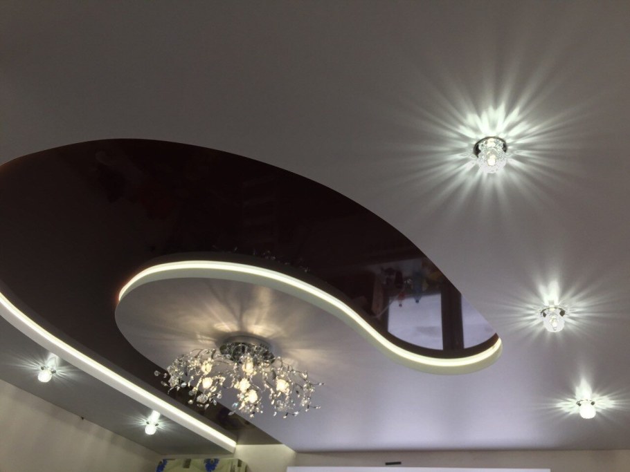 Двухуровневый подвесной потолок